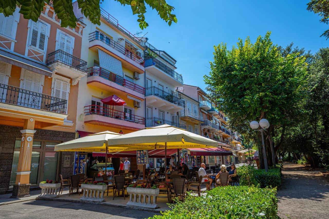 Crikvenica Right On The Beach Екстериор снимка