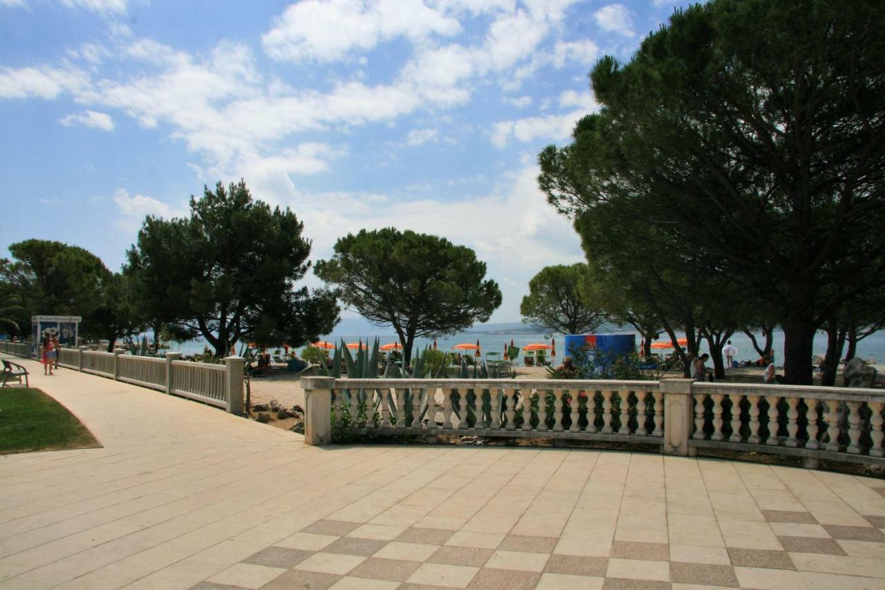 Crikvenica Right On The Beach Екстериор снимка